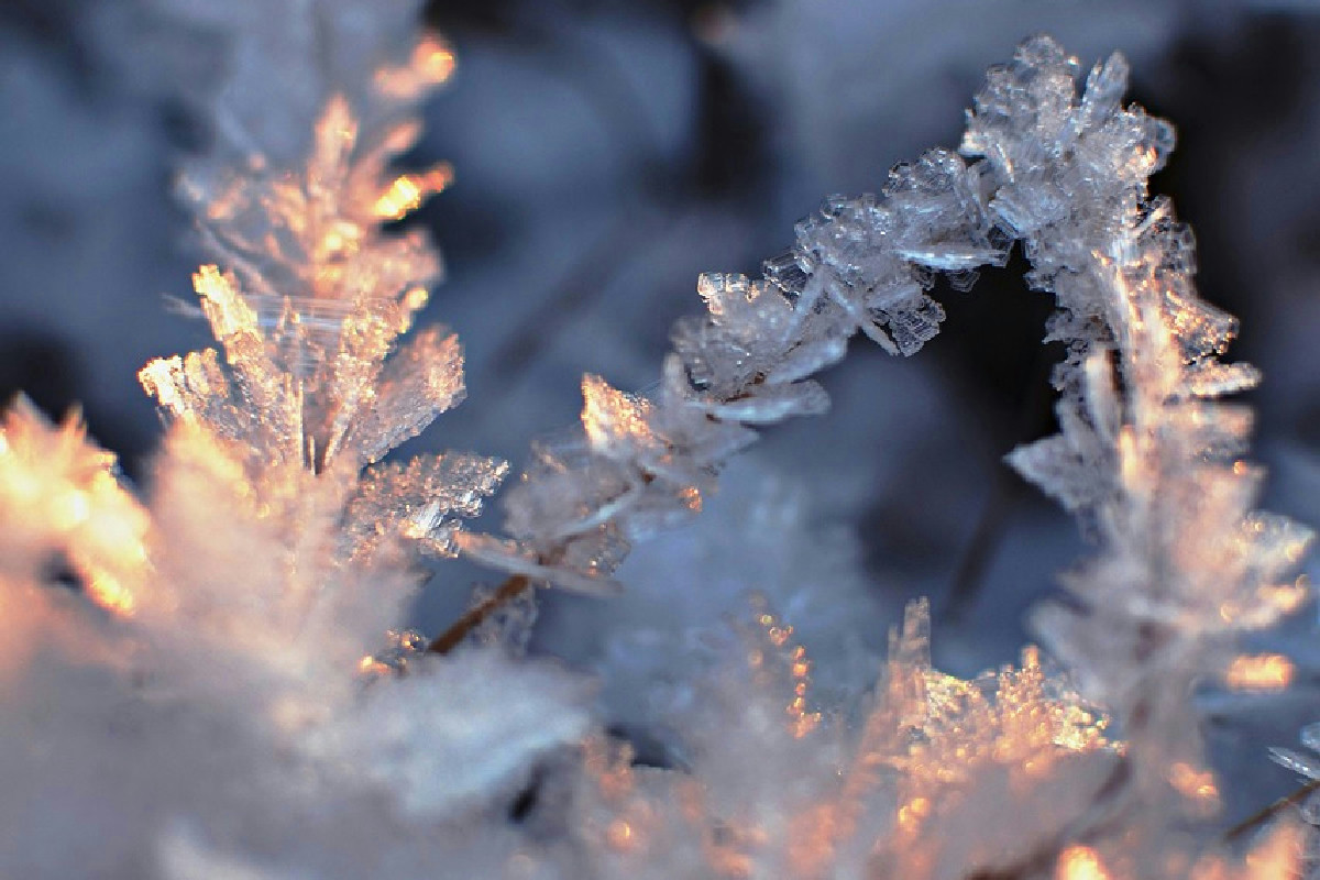 Cosa succede davvero al bucato e all’ambiente quando il freddo gela i panni in casa