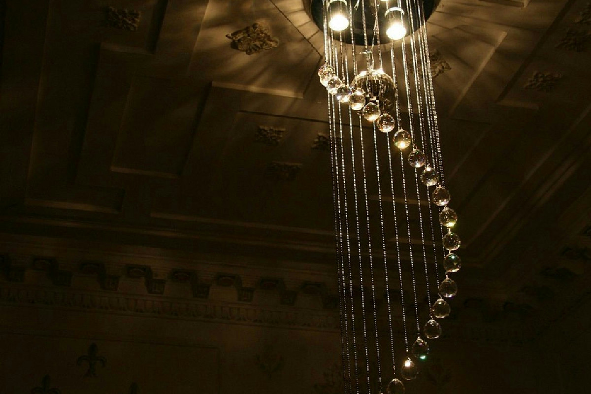 Illuminare gli ambienti con lampade di design protagoniste di un arredo esclusivo e raffinato