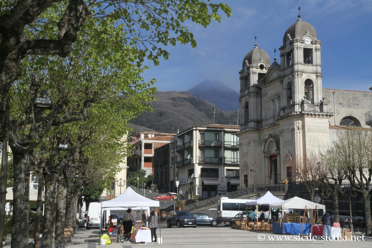 La magia del Natale a Zafferana Etnea: mercatini artigianali, pistacchi e musica ai piedi dell’Etna