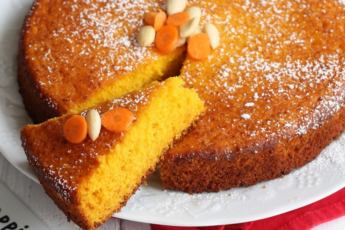 Quando il dolce si fa leggero: torta vegana di carote e mandorle soffice e genuina