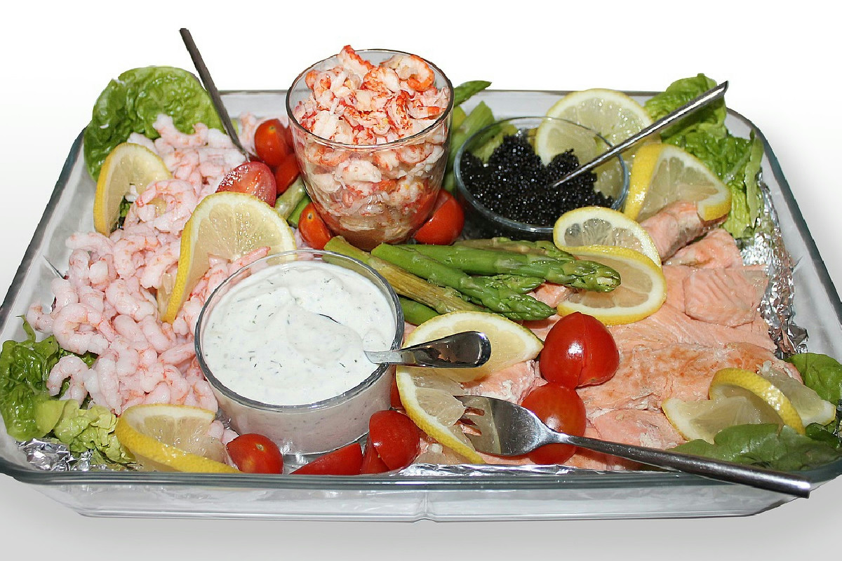 Quando la tradizione anticipa: 12 antipasti di pesce perfetti da preparare il giorno prima