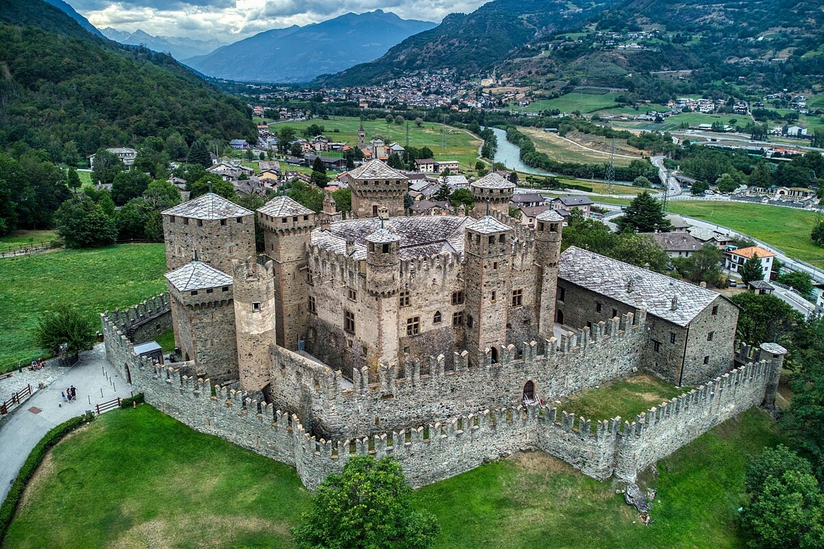 Tra le vette della Valle d’Aosta: un borgo millenario tra pietre antiche e architetture senza tempo