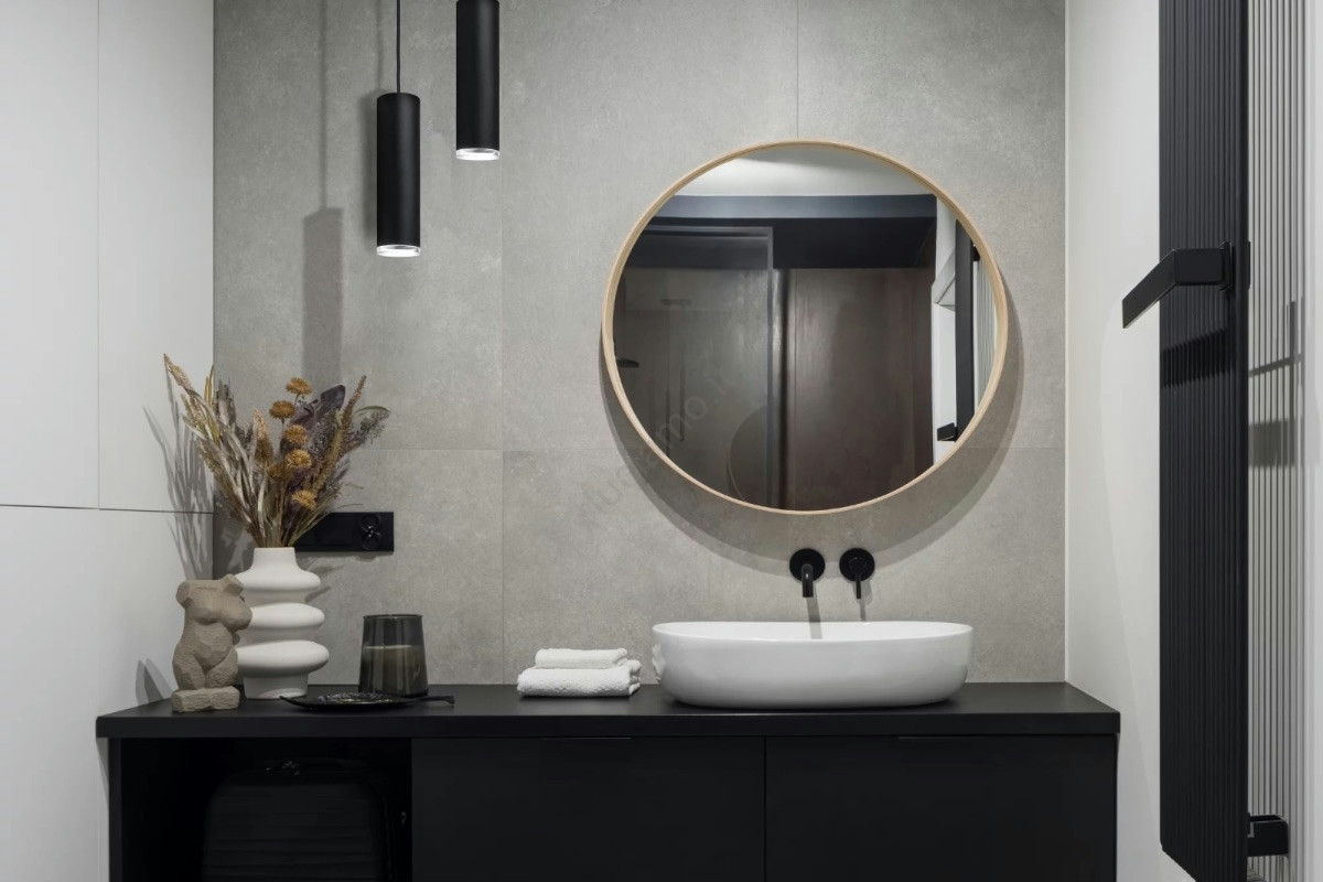 Il bucato che non si asciuga: 6 lampade per il bagno che uniscono stile e funzionalità