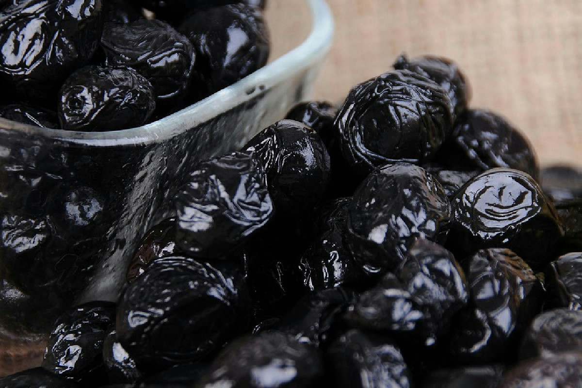 Calamari in salsa ricca: un piatto tradizionale dal sapore intenso per cene autentiche