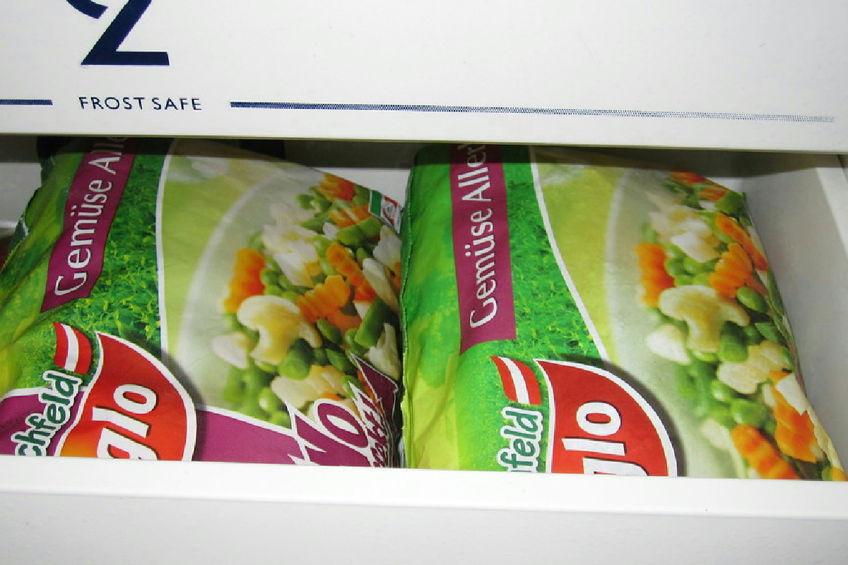 Carta stagnola nel congelatore: come preserva gli alimenti più freschi per molto più tempo