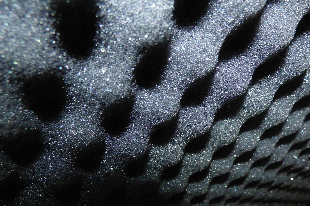 Pannelli fonoassorbenti efficaci: guida alle soluzioni per migliorare l’isolamento acustico in casa