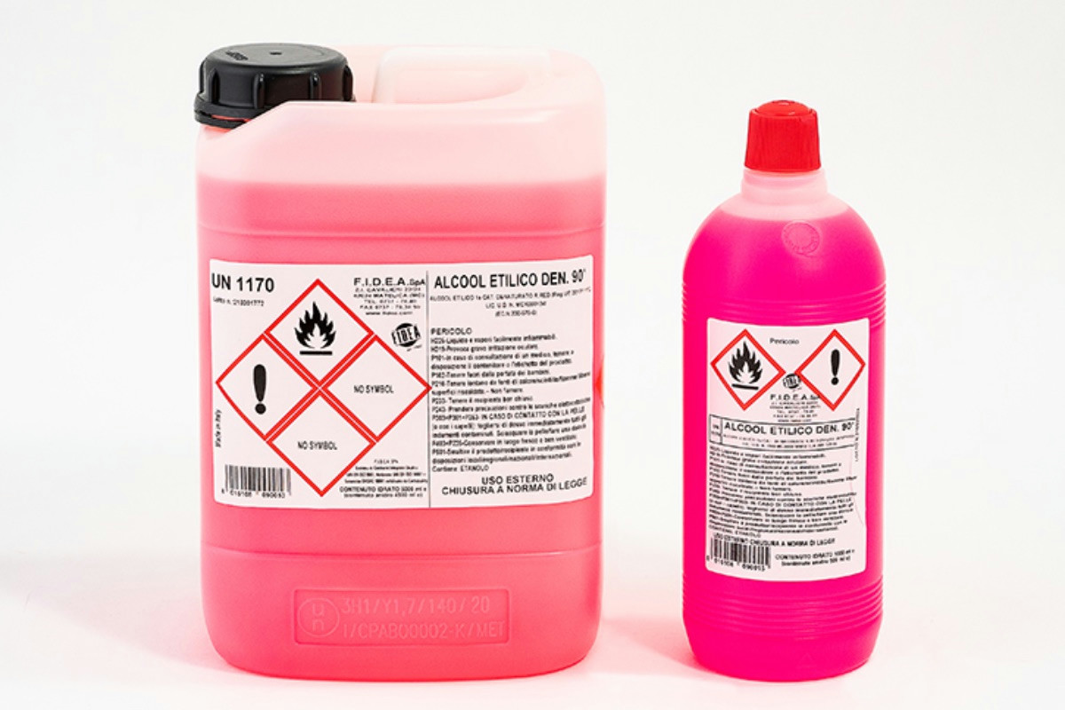 Protezione e cura dei mobili antichi in legno: consigli pratici per mantenere intatti e splendenti