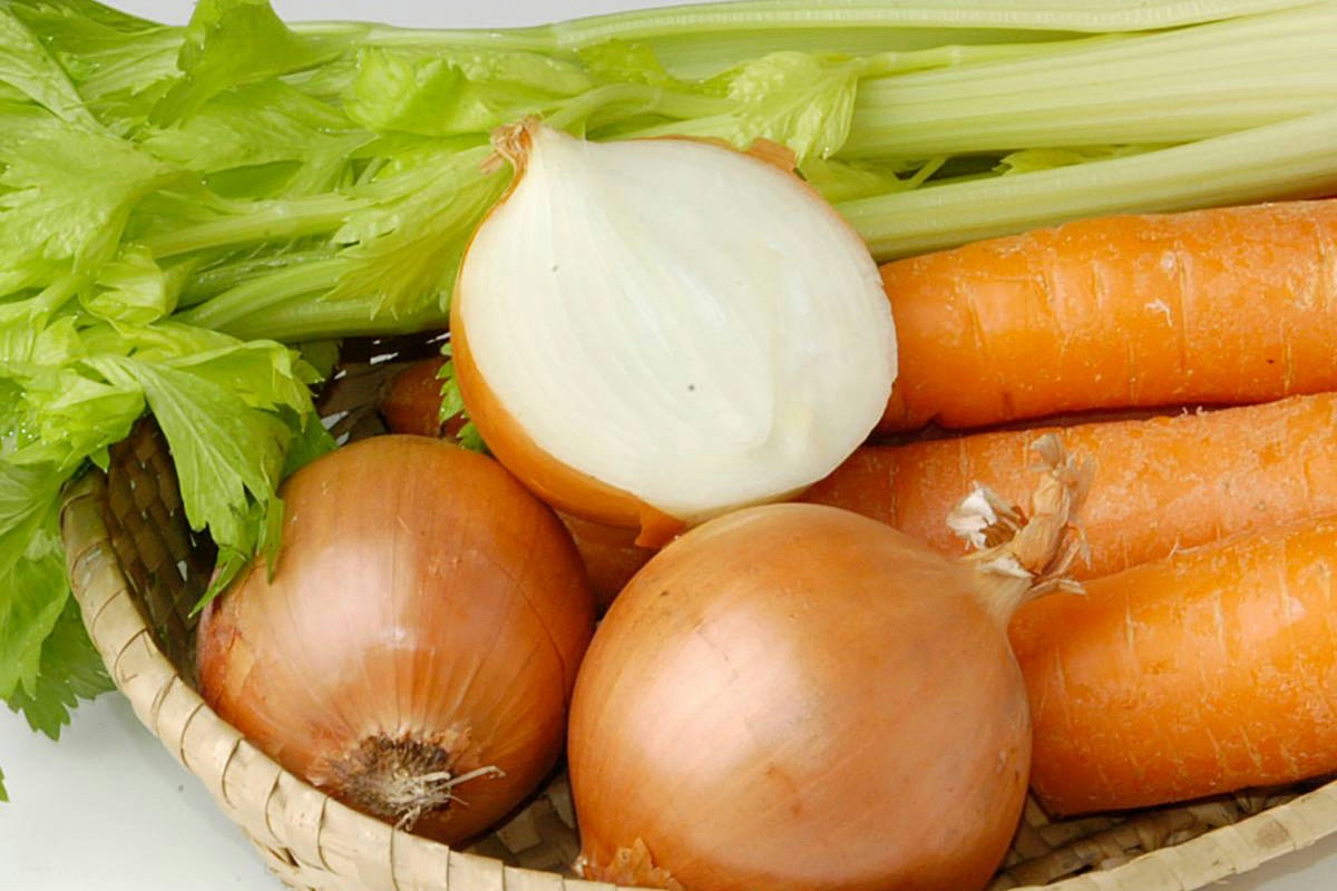 Zuppa di lenticchie rustica e veloce: ricetta tradizionale ideale per ogni occasione speciale